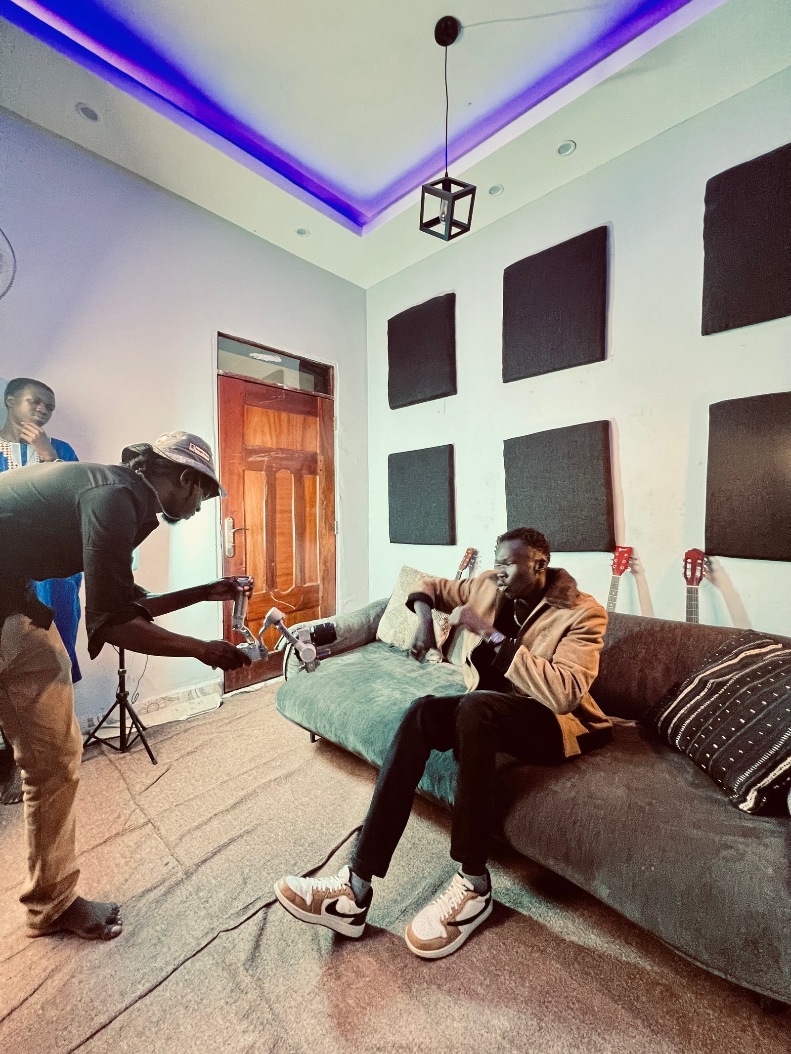Duski behind the scenes
